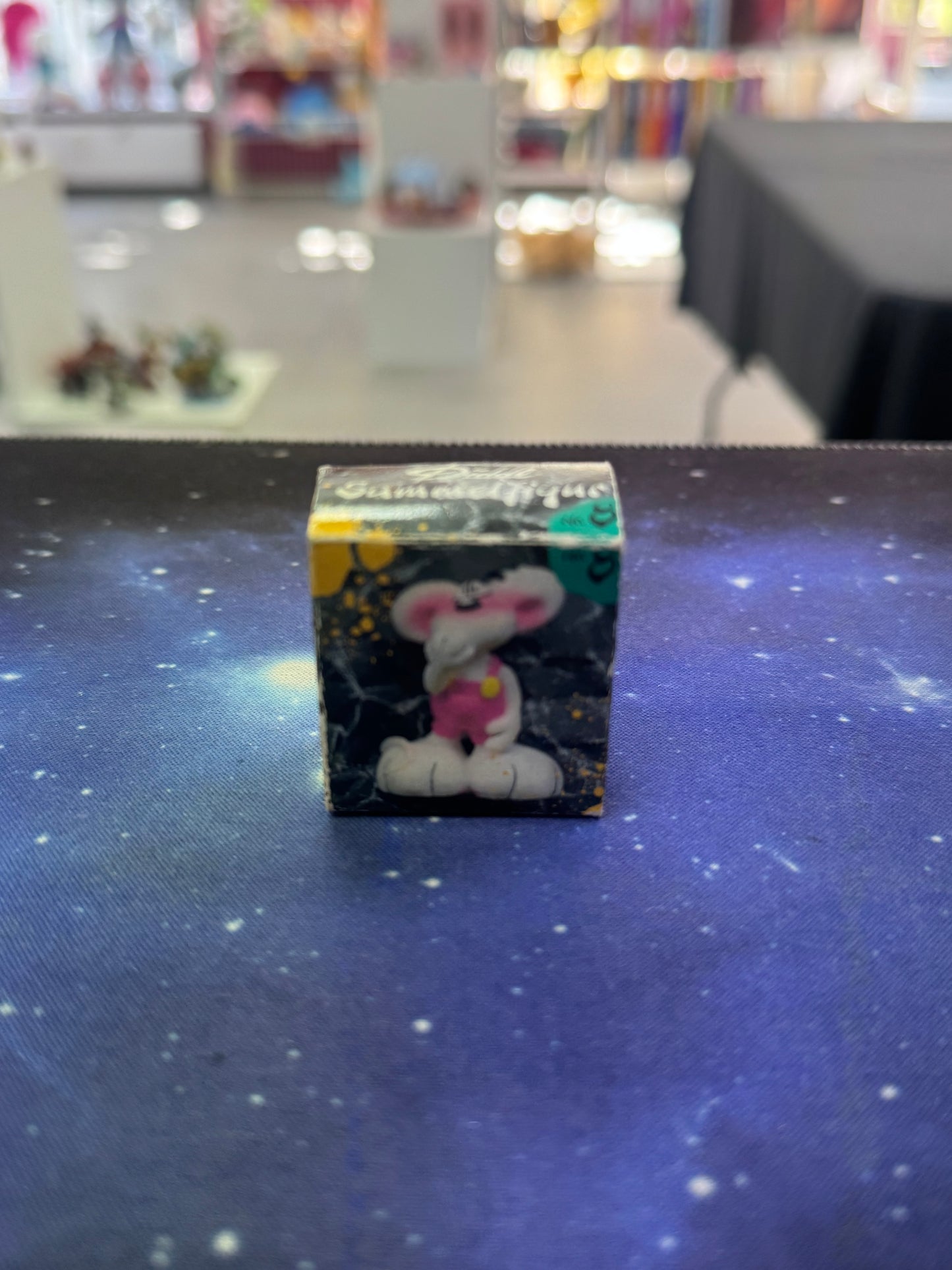 Diddl weiß mit pinker Latzhose Sammelfigur