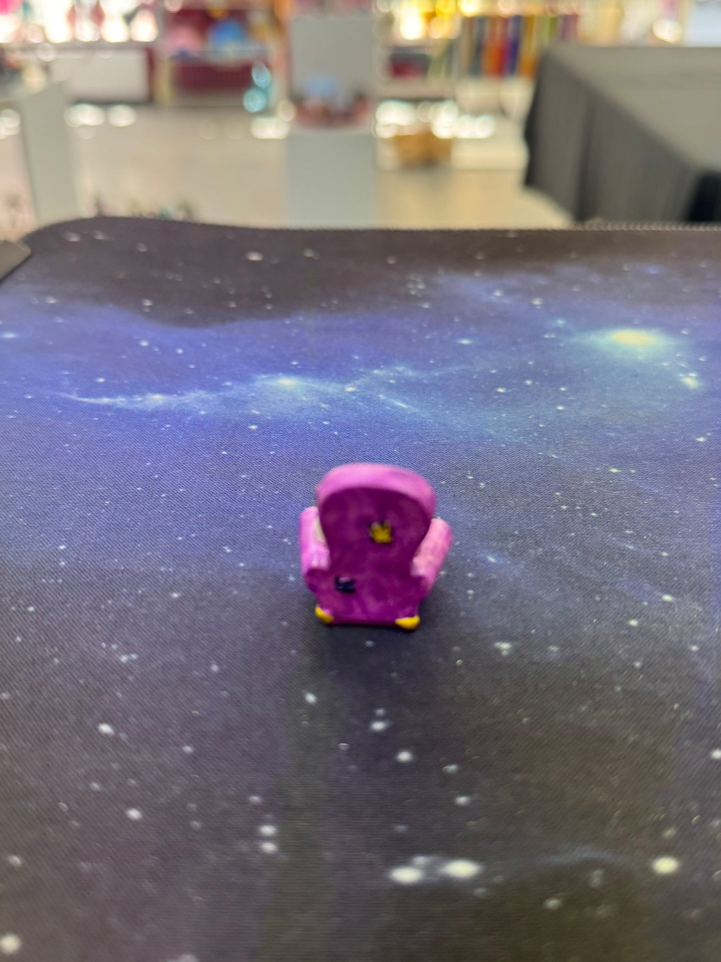 Diddl weiß auf Couch Sammelfigur