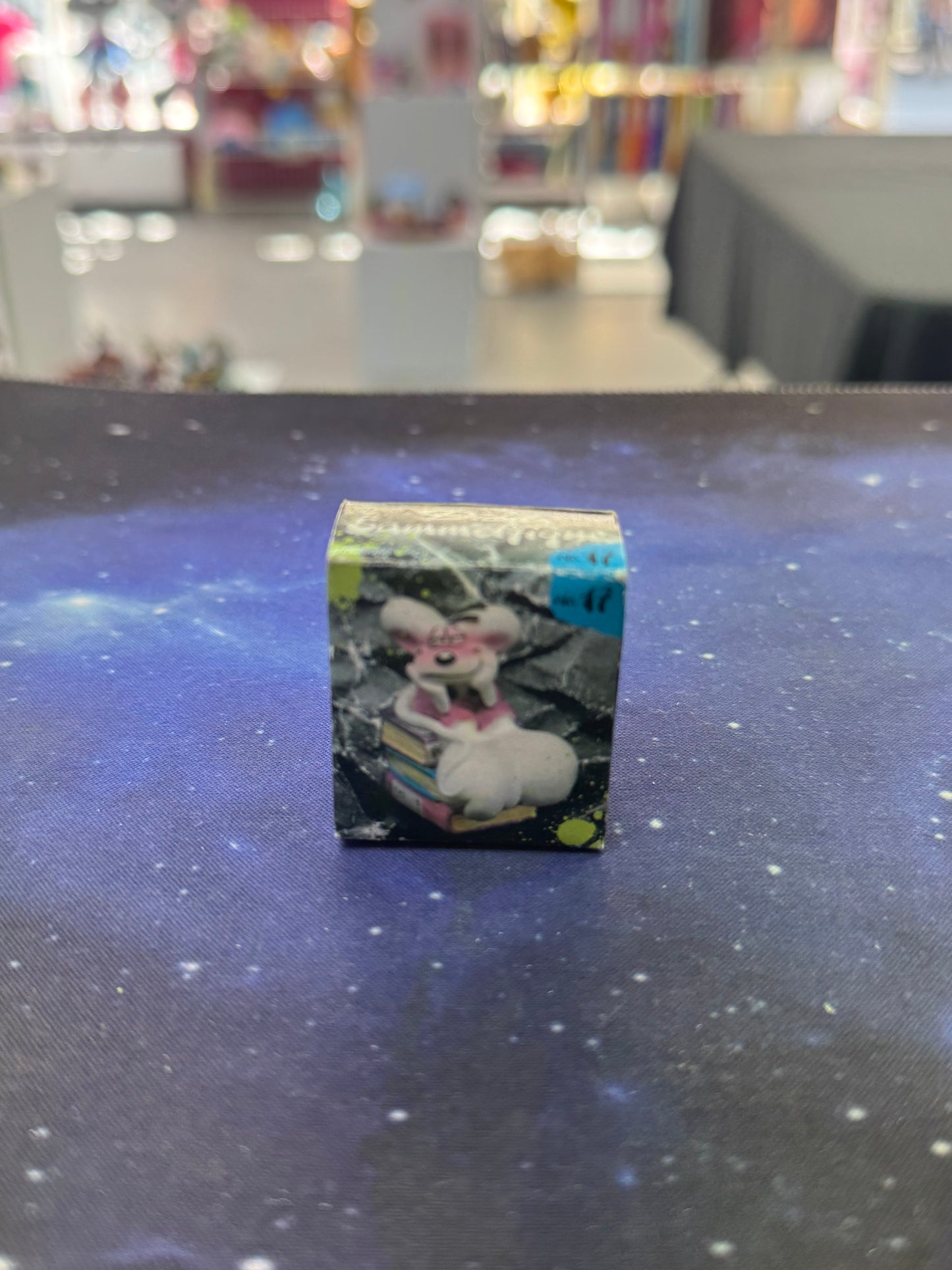 Diddl weiß mit Büchern Sammelfigur