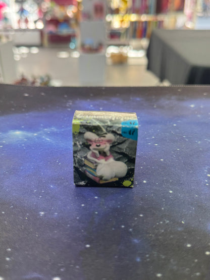 Diddl weiß mit Büchern Sammelfigur