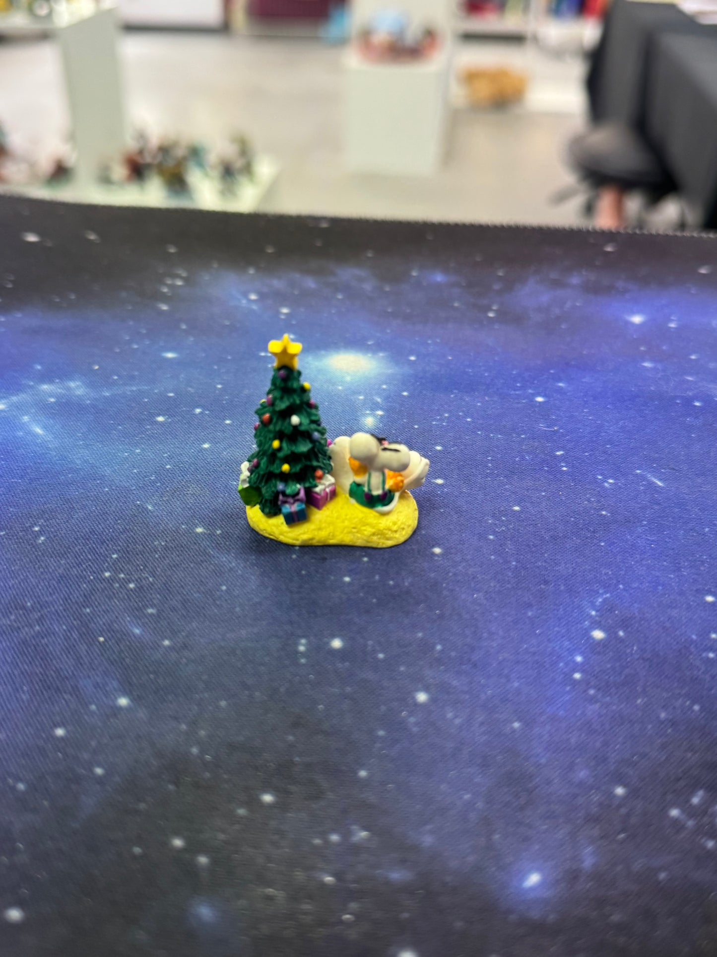 Diddl weiß mit Weihnachtsbaum Sammelfigur