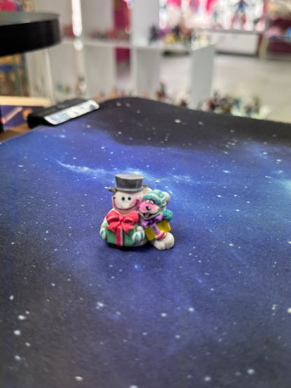 Diddl umarmt Schneemann Nase fehlt Sammelfigur