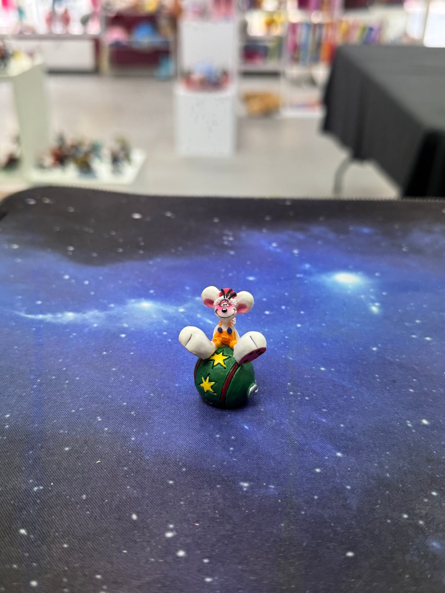 Diddl auf dem Ball Sammelfigur